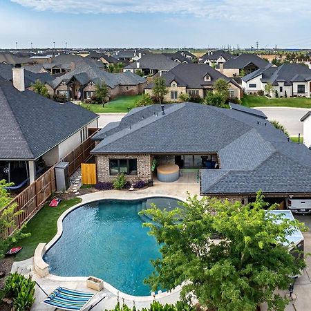 Modern Pool Home With A Hot Tub And Firepot Lubbock Exterior photo